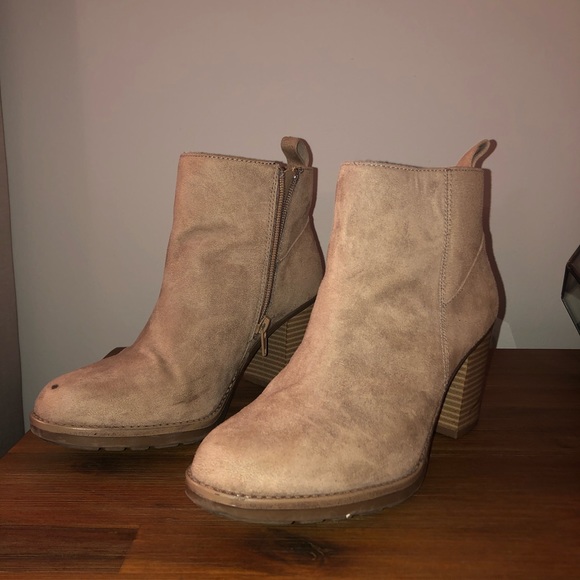 Tan suede booties - Picture 1 of 3